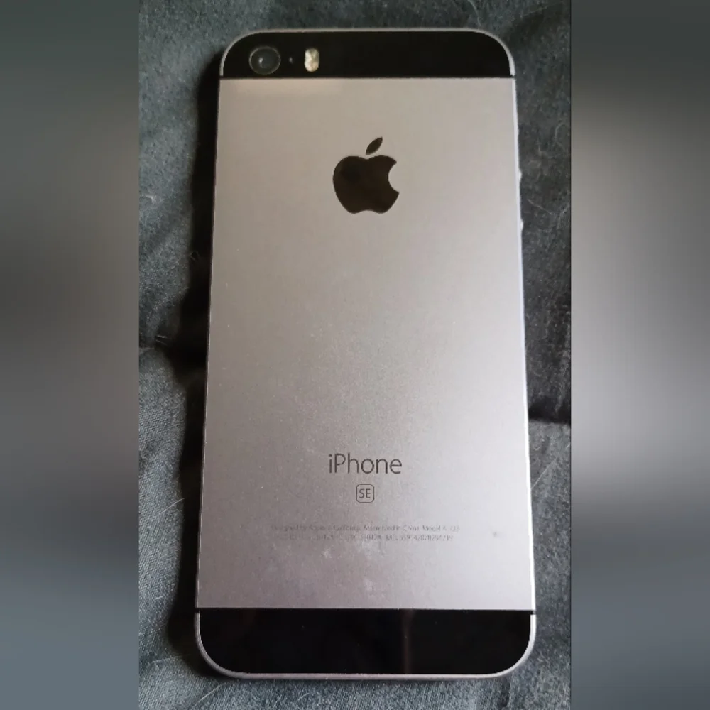 Apple iPhone SE Model 1723 64G Space Grey/Black Model MLM62VC/A Unlocked